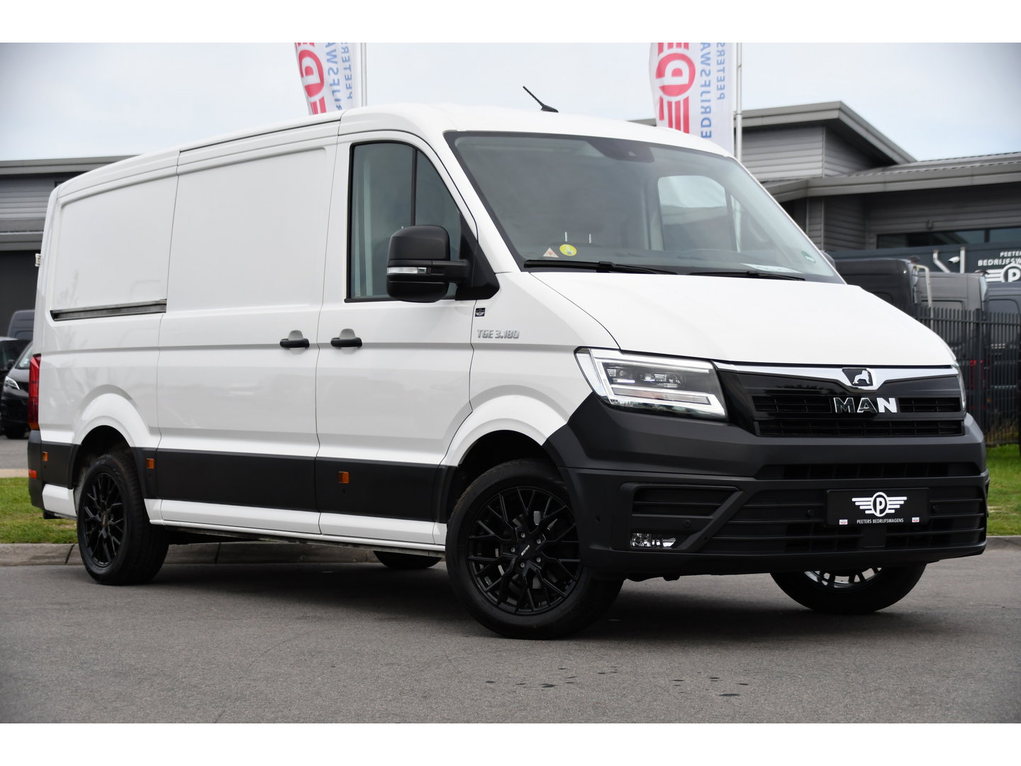 MAN TGE 3.180 35 2.0 L3H2 PB Edition Full Options! Adaptieve Cruise, Camera, Carplay, LED, 177pk, Automaat, Stoelverwarming, Multimedia, Geveerde stoel, Uniek!