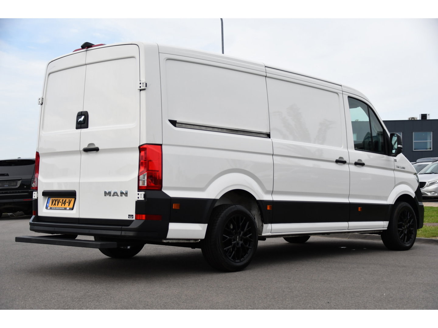 MAN TGE 3.180 35 2.0 L3H2 PB Edition Full Options! Adaptieve Cruise, Camera, Carplay, LED, 177pk, Automaat, Stoelverwarming, Multimedia, Geveerde stoel, Uniek!