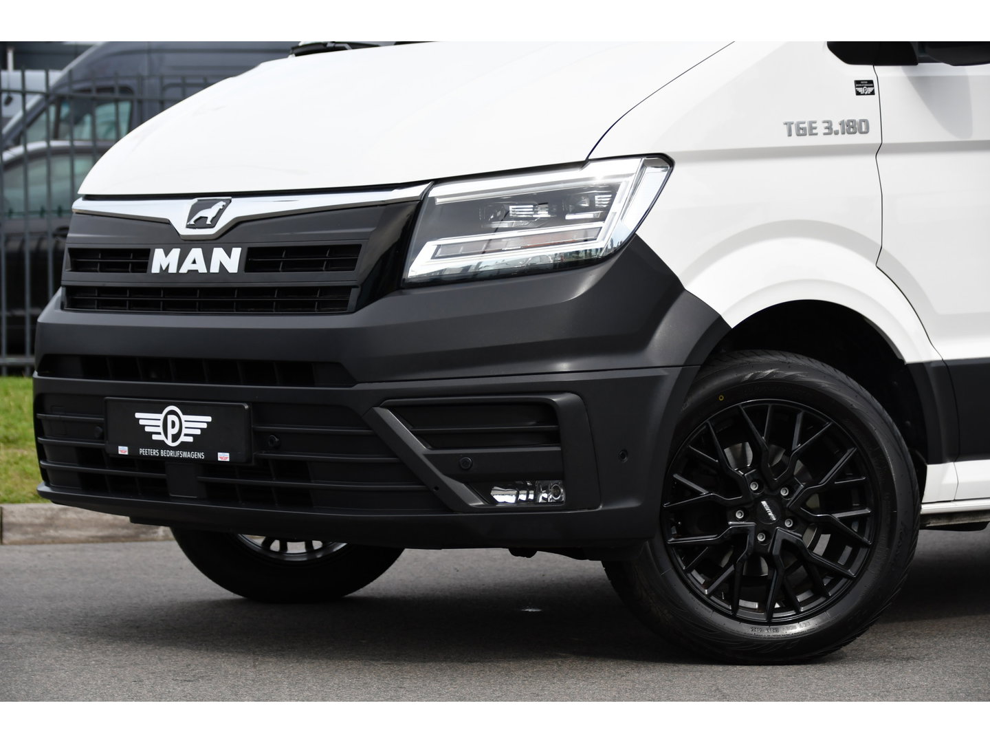 MAN TGE 3.180 35 2.0 L3H2 PB Edition Full Options! Adaptieve Cruise, Camera, Carplay, LED, 177pk, Automaat, Stoelverwarming, Multimedia, Geveerde stoel, Uniek!
