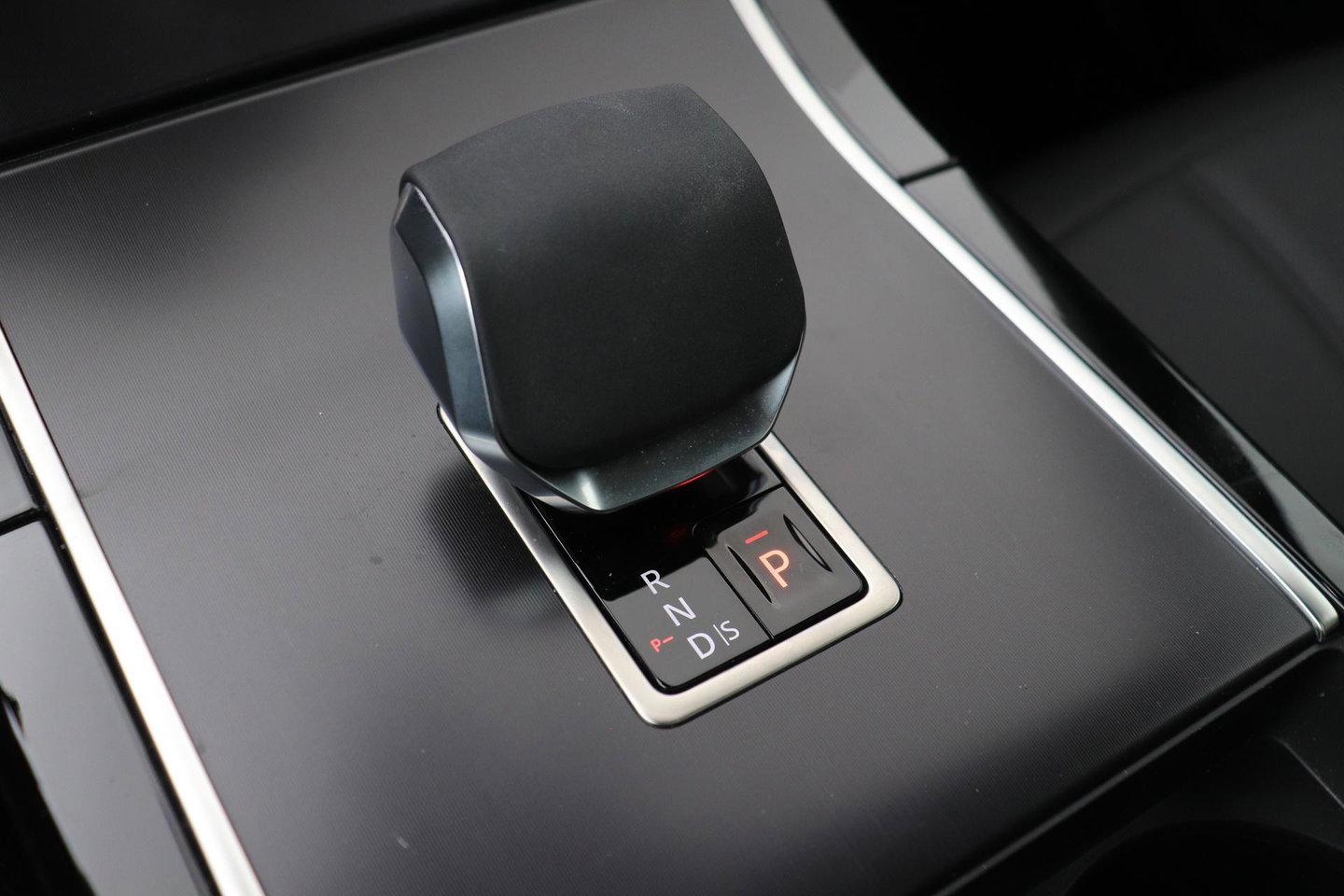 Land Rover Range Rover Evoque P270e PHEV Dynamic SE | Black Pack | Panoramadak | Meridian | ACC | 360 Camera | Stoel+Stuurverwarming