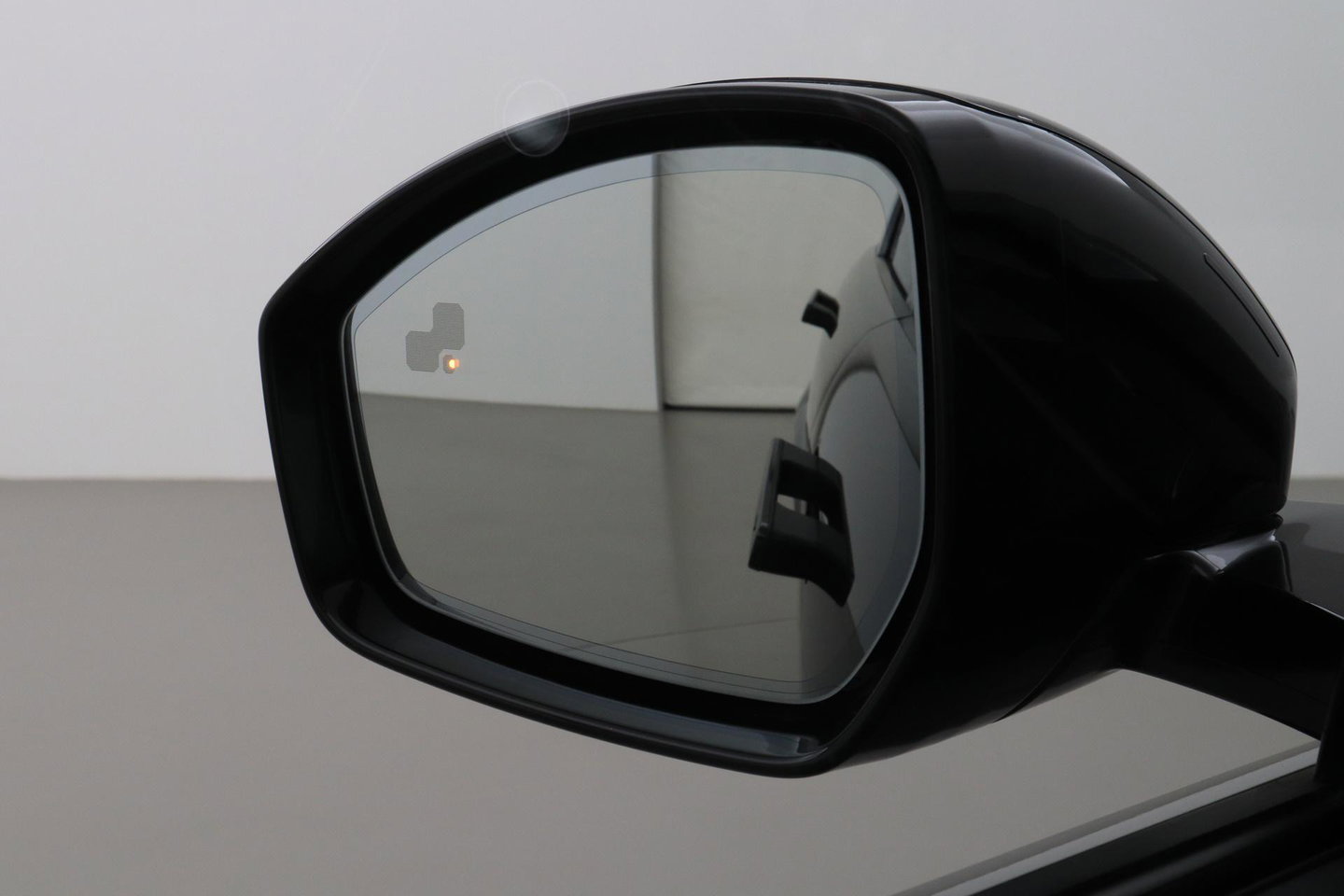 Land Rover Range Rover Evoque P270e PHEV Dynamic SE | Black Pack | Panoramadak | Meridian | ACC | 360 Camera | Stoel+Stuurverwarming
