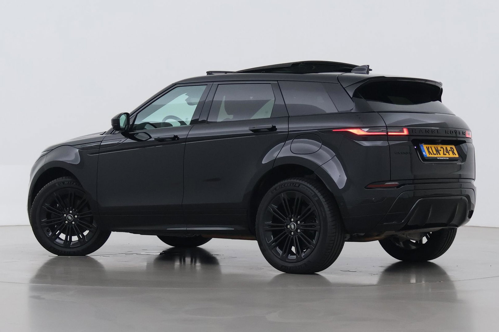 Land Rover Range Rover Evoque P270e PHEV Dynamic SE | Black Pack | Panoramadak | Meridian | ACC | 360 Camera | Stoel+Stuurverwarming
