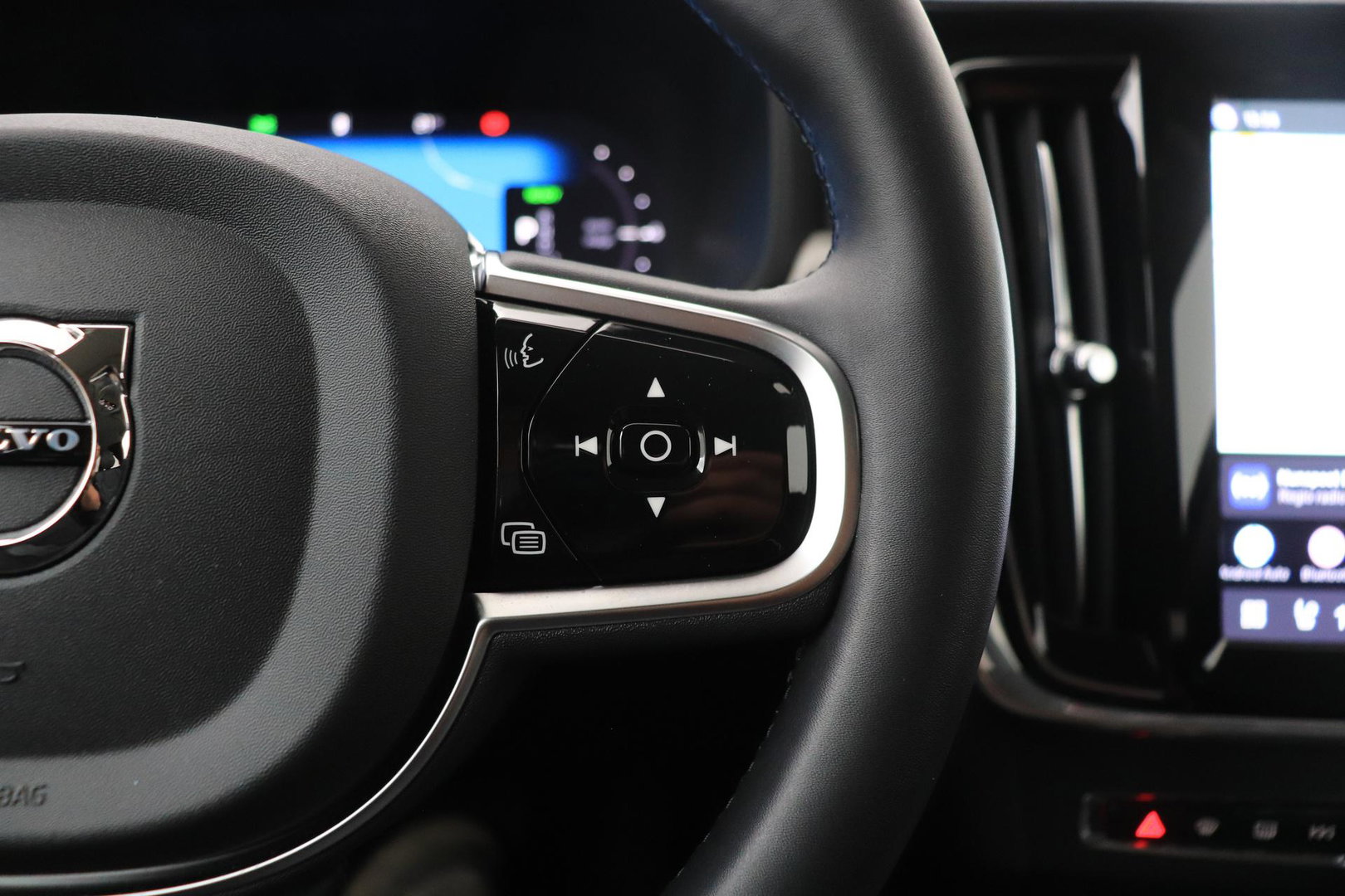 Volvo V90 T8 Plus Dark | Harman/Kardon | BLIS | Verwarmde Achterbank | 360-Camera | ACC