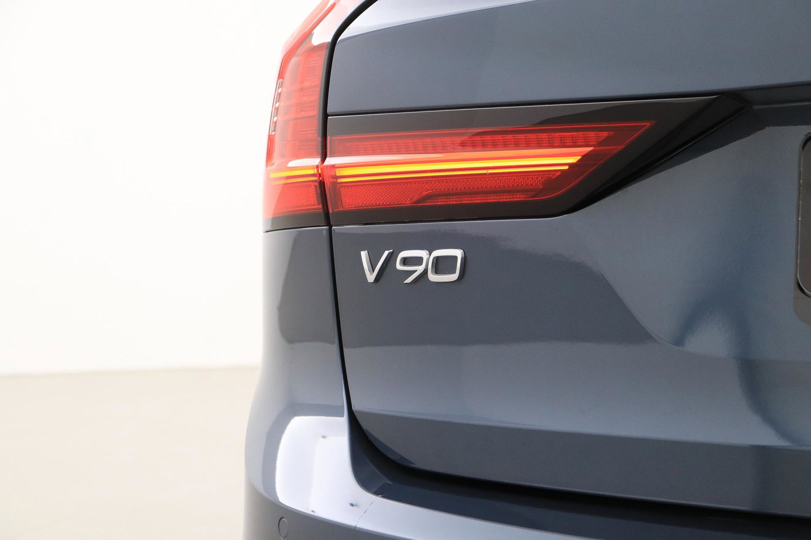 Volvo V90 T8 Plus Dark | Harman/Kardon | BLIS | Verwarmde Achterbank | 360-Camera | ACC