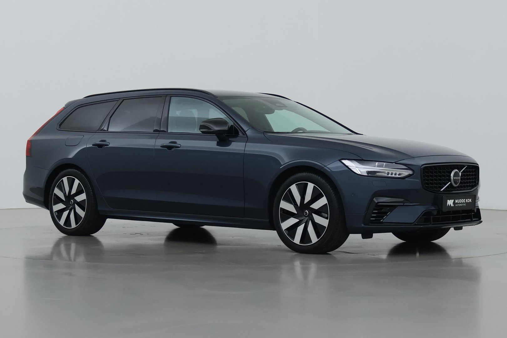 Volvo V90 T8 Plus Dark | Harman/Kardon | BLIS | Verwarmde Achterbank | 360-Camera | ACC
