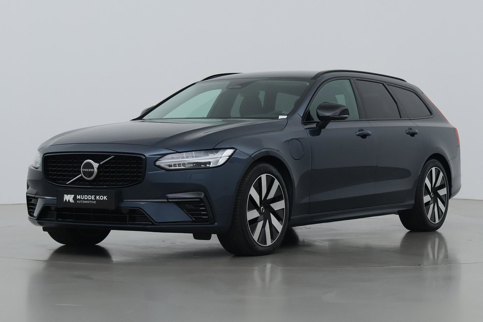 Volvo V90 T8 Plus Dark | Harman/Kardon | BLIS | Verwarmde Achterbank | 360-Camera | ACC