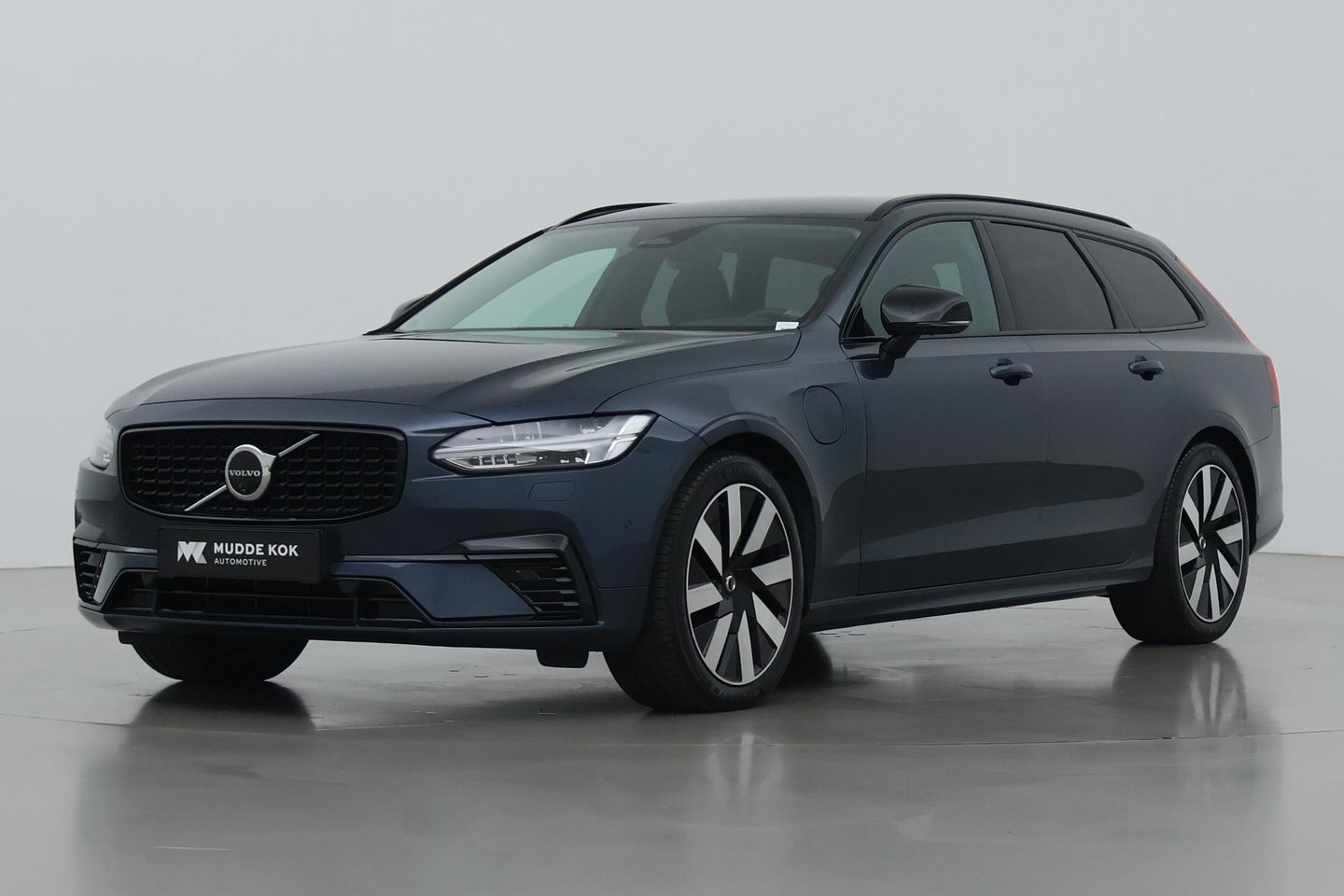Volvo V90 T8 Plus Dark | Harman/Kardon | BLIS | Verwarmde Achterbank | 360-Camera | ACC