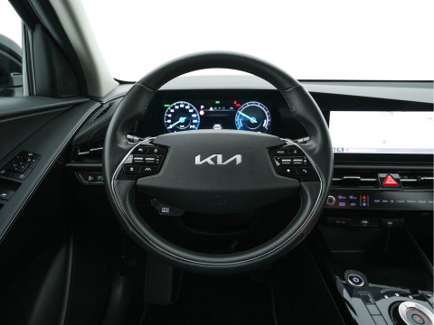 Kia Niro EV DynamicLine 64.8 kWh [3-Fase-11kW] {SoH-96%} (INCL-BTW) Aut. *LEATHER-FABRIC | ADAPTIVE-CRUISE | DIGI-COCKPIT | KEYLESS | CAMERA | DAB | COMFORTSEATS | SHIFTPADDLES | ECC | PDC | CARPLAY | AMBIENT-LIGHT | 17''ALU*