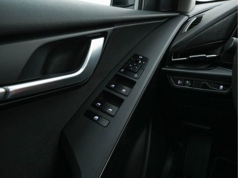 Kia Niro EV DynamicLine 64.8 kWh [3-Fase-11kW] {SoH-96%} (INCL-BTW) Aut. *LEATHER-FABRIC | ADAPTIVE-CRUISE | DIGI-COCKPIT | KEYLESS | CAMERA | DAB | COMFORTSEATS | SHIFTPADDLES | ECC | PDC | CARPLAY | AMBIENT-LIGHT | 17''ALU*