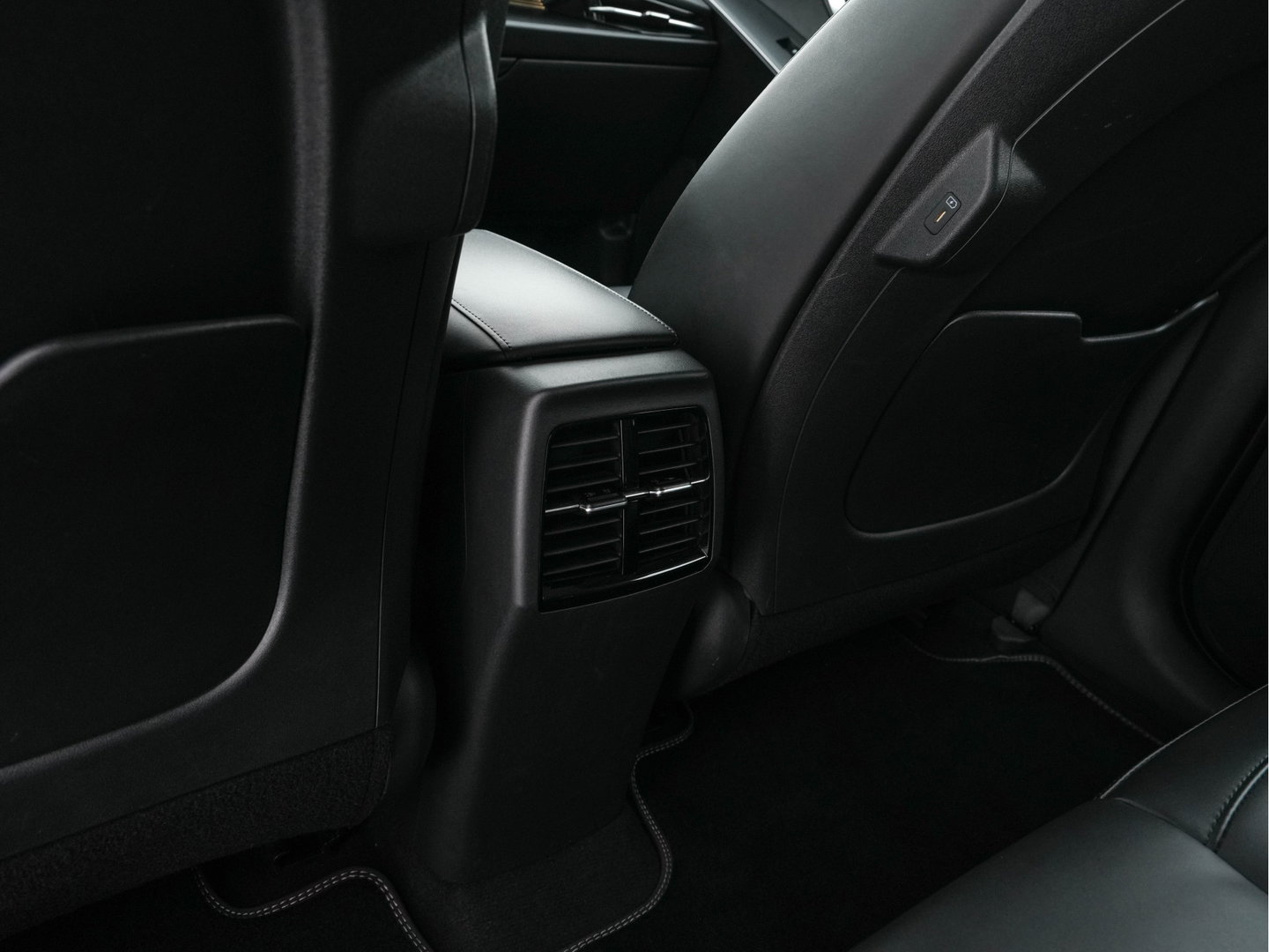 Kia Niro EV DynamicLine 64.8 kWh [3-Fase-11kW] {SoH-96%} (INCL-BTW) Aut. *LEATHER-FABRIC | ADAPTIVE-CRUISE | DIGI-COCKPIT | KEYLESS | CAMERA | DAB | COMFORTSEATS | SHIFTPADDLES | ECC | PDC | CARPLAY | AMBIENT-LIGHT | 17''ALU*