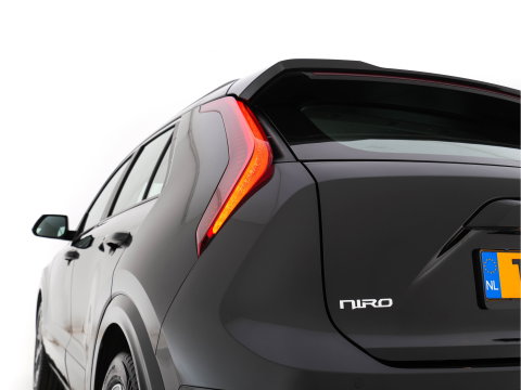Kia Niro EV DynamicLine 64.8 kWh [3-Fase-11kW] {SoH-96%} (INCL-BTW) Aut. *LEATHER-FABRIC | ADAPTIVE-CRUISE | DIGI-COCKPIT | KEYLESS | CAMERA | DAB | COMFORTSEATS | SHIFTPADDLES | ECC | PDC | CARPLAY | AMBIENT-LIGHT | 17''ALU*
