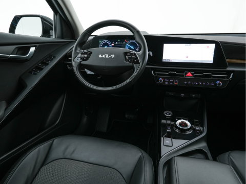 Kia Niro EV DynamicLine 64.8 kWh [3-Fase-11kW] {SoH-96%} (INCL-BTW) Aut. *LEATHER-FABRIC | ADAPTIVE-CRUISE | DIGI-COCKPIT | KEYLESS | CAMERA | DAB | COMFORTSEATS | SHIFTPADDLES | ECC | PDC | CARPLAY | AMBIENT-LIGHT | 17''ALU*