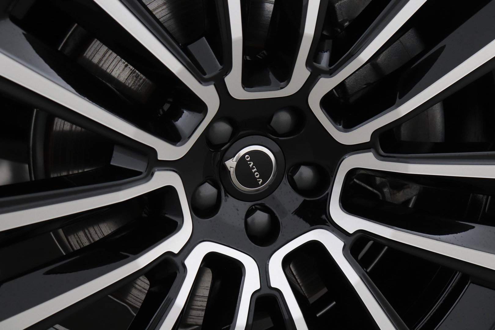 Volvo XC90 T8 Ultra Dark | Bowers&Wilkins | Stoelventilatie | Trekhaak | Panoramadak | 360° Camera | Massage | Head-Up | ACC