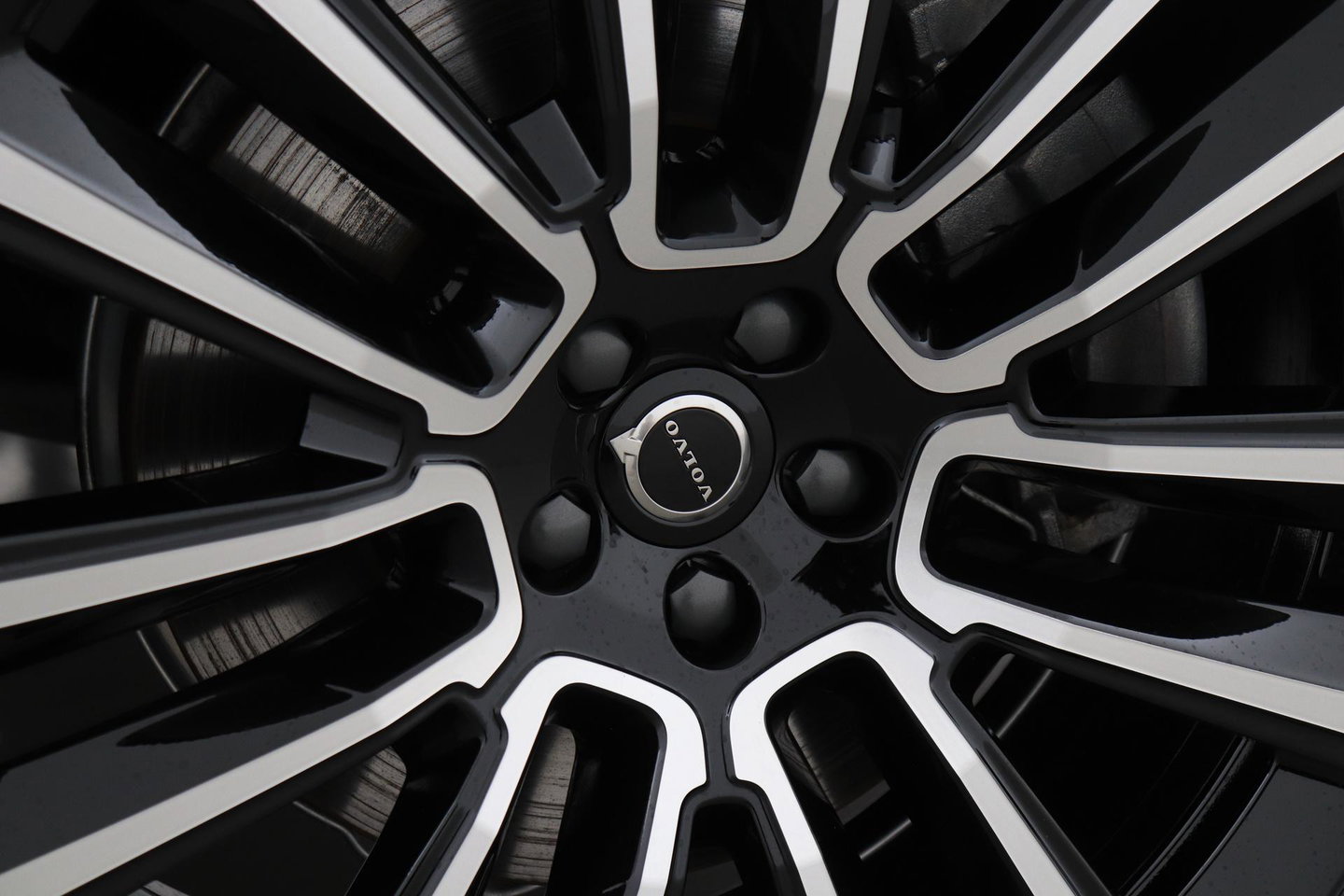 Volvo XC90 T8 Ultra Dark | Bowers&Wilkins | Stoelventilatie | Trekhaak | Panoramadak | 360° Camera | Massage | Head-Up | ACC