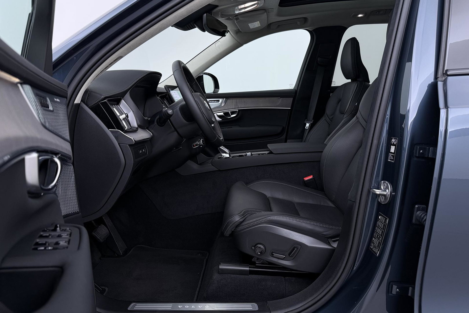 Volvo XC90 T8 Ultra Dark | Bowers&Wilkins | Stoelventilatie | Trekhaak | Panoramadak | 360° Camera | Massage | Head-Up | ACC