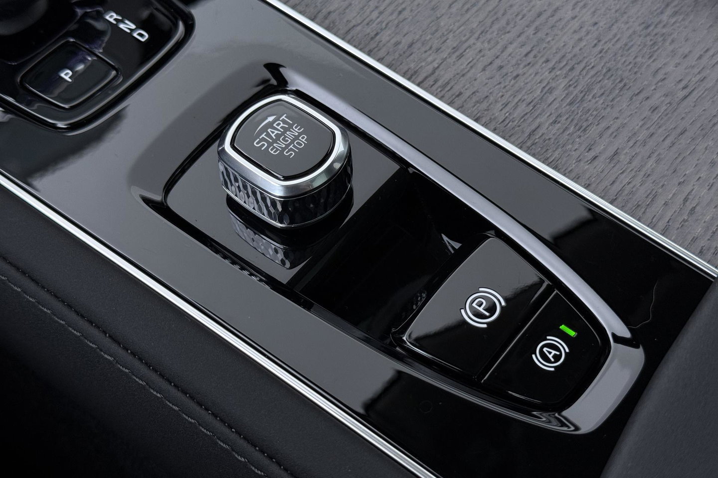 Volvo XC90 T8 Ultra Dark | Bowers&Wilkins | Stoelventilatie | Trekhaak | Panoramadak | 360° Camera | Massage | Head-Up | ACC
