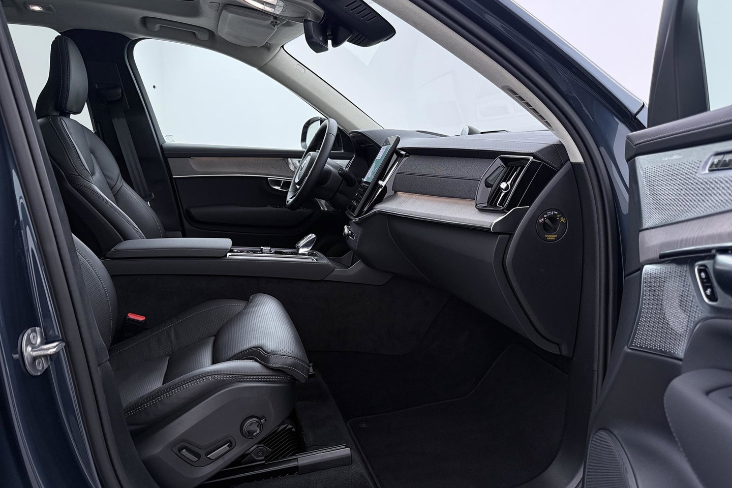 Volvo XC90 T8 Ultra Dark | Bowers&Wilkins | Stoelventilatie | Trekhaak | Panoramadak | 360° Camera | Massage | Head-Up | ACC