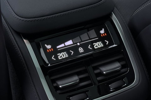 Volvo XC90 T8 Ultra Dark | Bowers&Wilkins | Stoelventilatie | Trekhaak | Panoramadak | 360° Camera | Massage | Head-Up | ACC