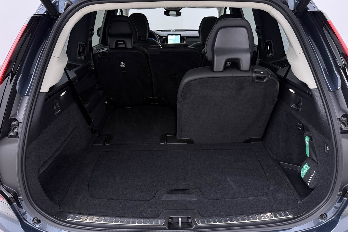 Volvo XC90 T8 Ultra Dark | Bowers&Wilkins | Stoelventilatie | Trekhaak | Panoramadak | 360° Camera | Massage | Head-Up | ACC