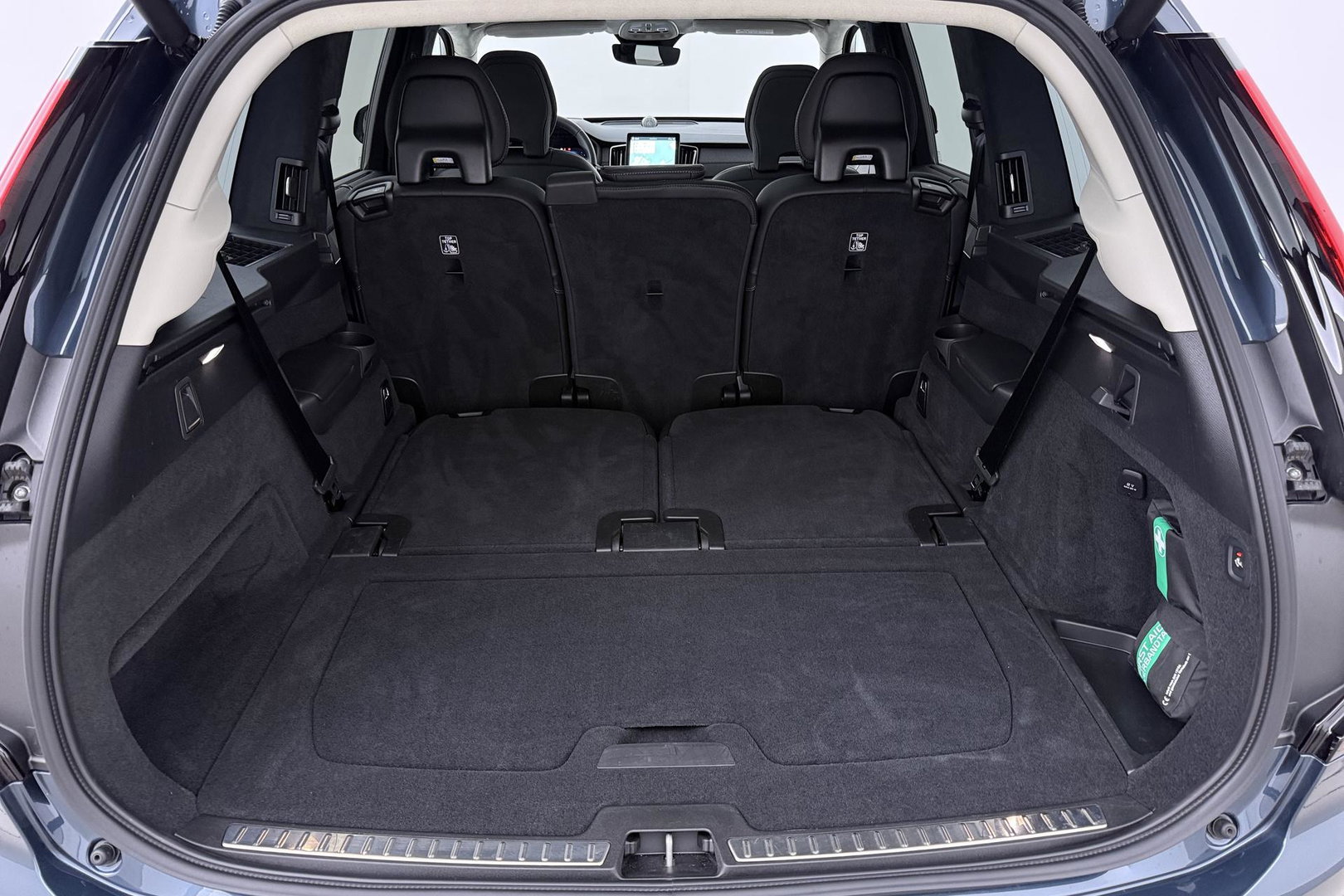 Volvo XC90 T8 Ultra Dark | Bowers&Wilkins | Stoelventilatie | Trekhaak | Panoramadak | 360° Camera | Massage | Head-Up | ACC