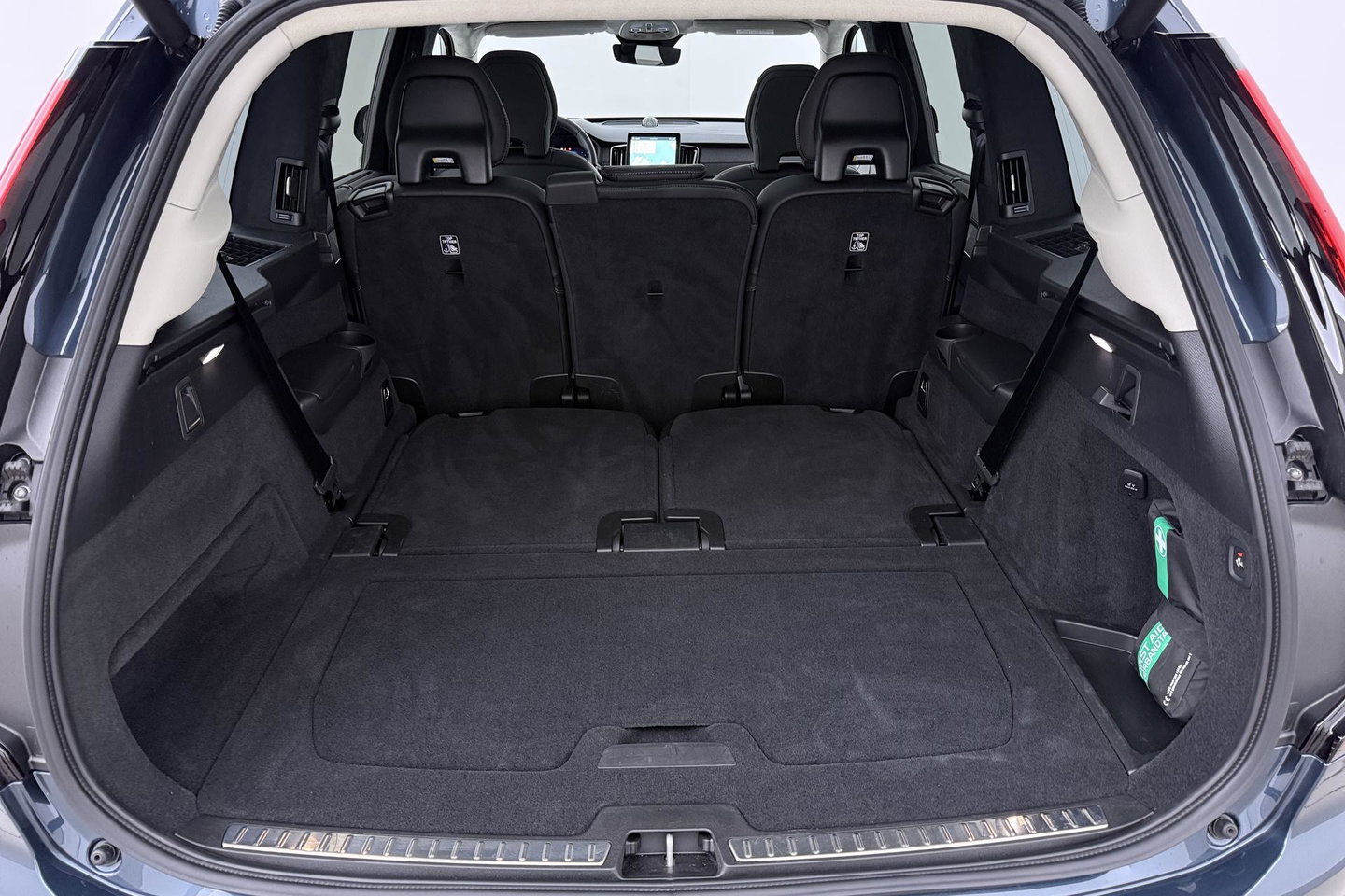 Volvo XC90 T8 Ultra Dark | Bowers&Wilkins | Stoelventilatie | Trekhaak | Panoramadak | 360° Camera | Massage | Head-Up | ACC