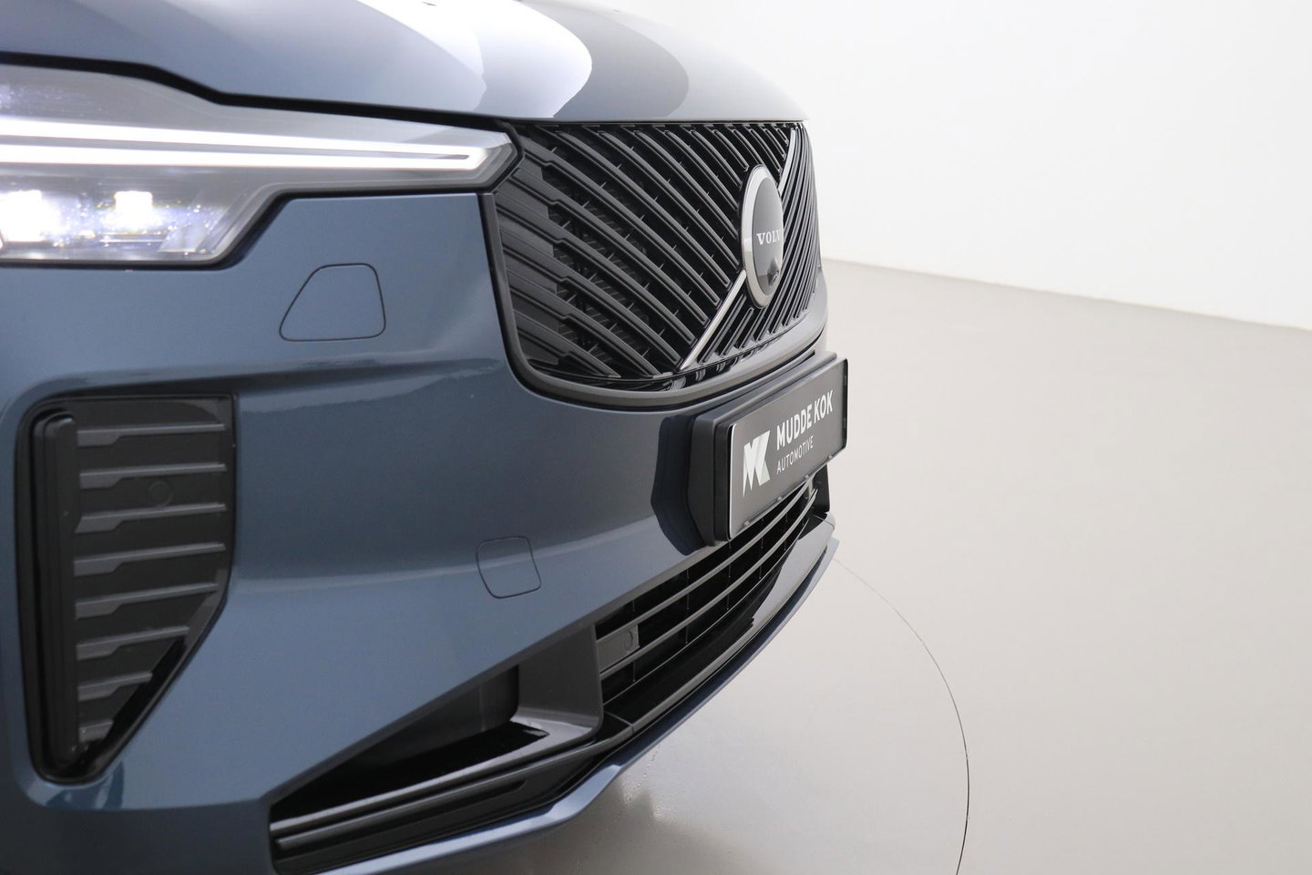 Volvo XC90 T8 Ultra Dark | Bowers&Wilkins | Stoelventilatie | Trekhaak | Panoramadak | 360° Camera | Massage | Head-Up | ACC