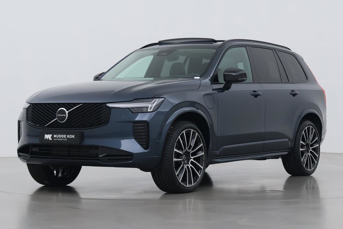 Volvo XC90 T8 Ultra Dark | Bowers&Wilkins | Stoelventilatie | Trekhaak | Panoramadak | 360° Camera | Massage | Head-Up | ACC