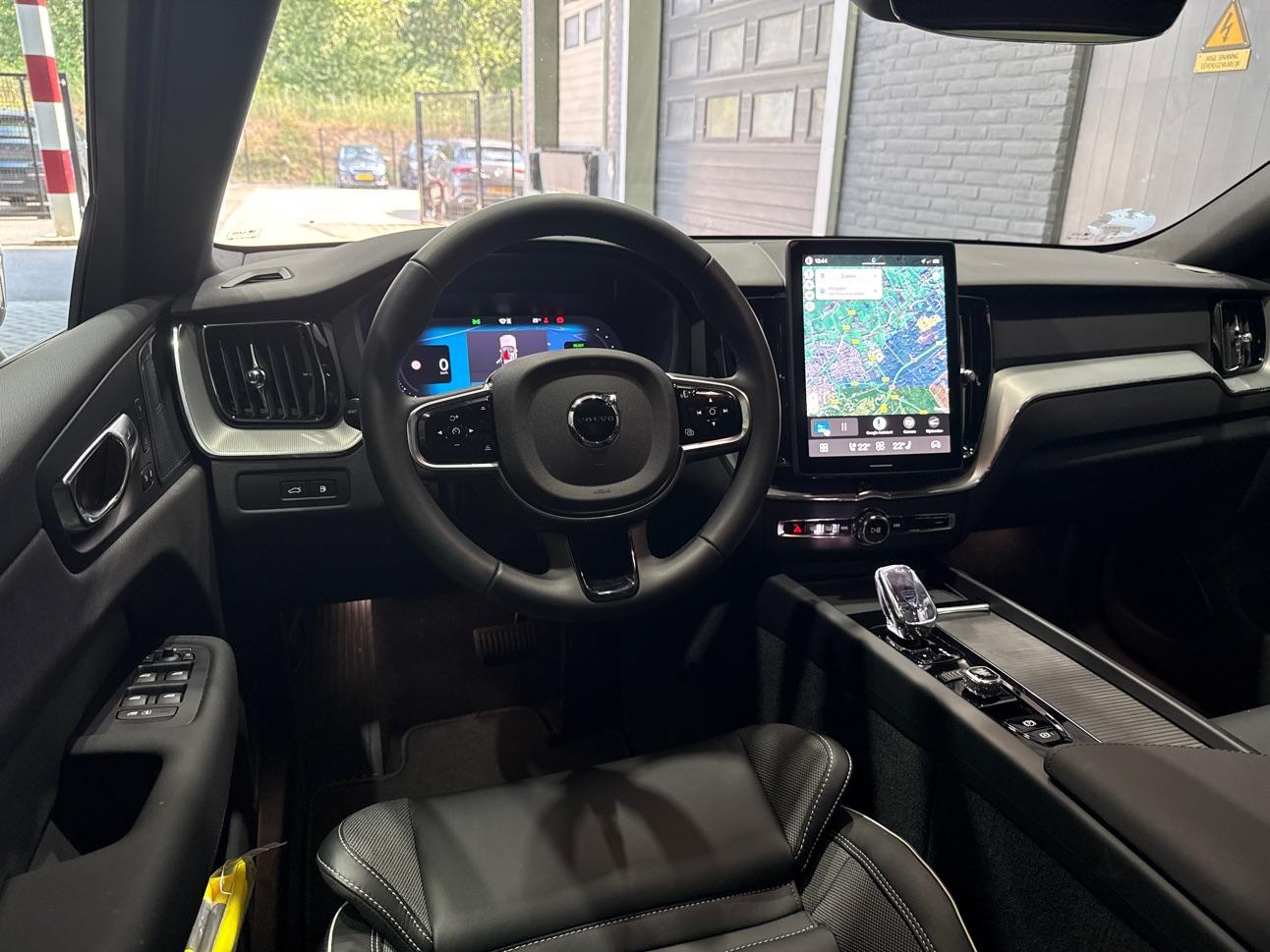 Volvo XC60 2.0 T6 Plug-in hybrid AWD Plus Black Edition | Harman/Kardon | Panoramadak | Head-Up | 360-camera