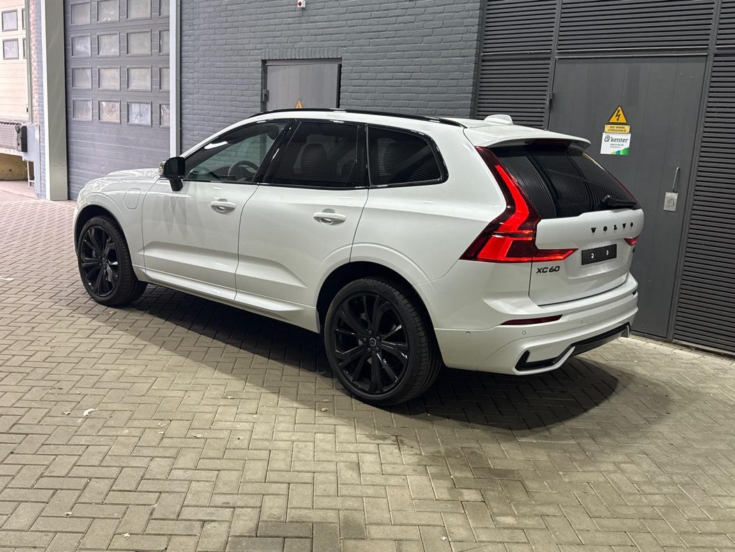 Volvo XC60 2.0 T6 Plug-in hybrid AWD Plus Black Edition | Harman/Kardon | Panoramadak | Head-Up | 360-camera