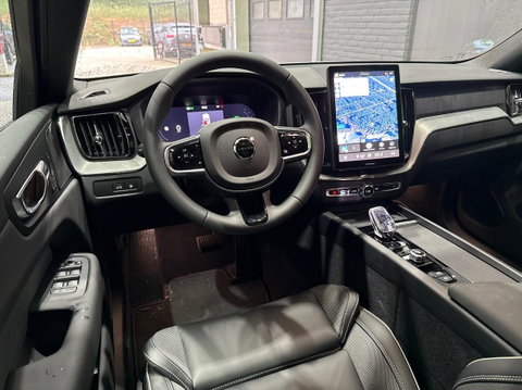 Volvo XC60 2.0 T6 Plug-in hybrid AWD Plus Black Edition | Harman/Kardon | Panoramadak | Head-Up | 360-camera