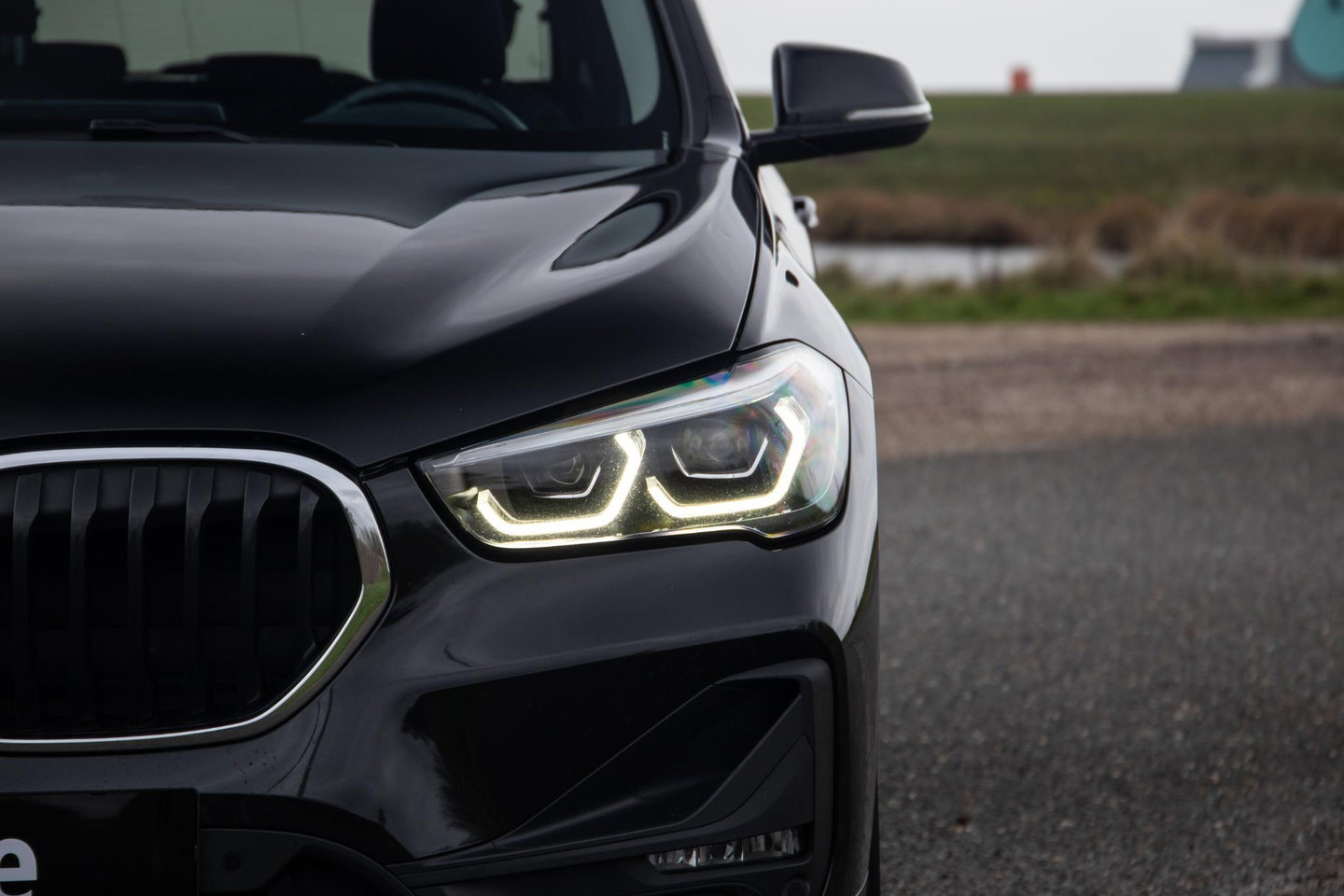 BMW X1 xDrive25e Executive X CAMERA / CARPLAY / HEAD UP DISPLAY / LEDER / LED / CRUISE CONTROLE / STOELVERWARMING