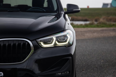 BMW X1 xDrive25e Executive X CAMERA / CARPLAY / HEAD UP DISPLAY / LEDER / LED / CRUISE CONTROLE / STOELVERWARMING