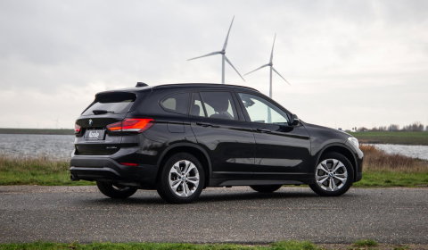 BMW X1 xDrive25e Executive X CAMERA / CARPLAY / HEAD UP DISPLAY / LEDER / LED / CRUISE CONTROLE / STOELVERWARMING