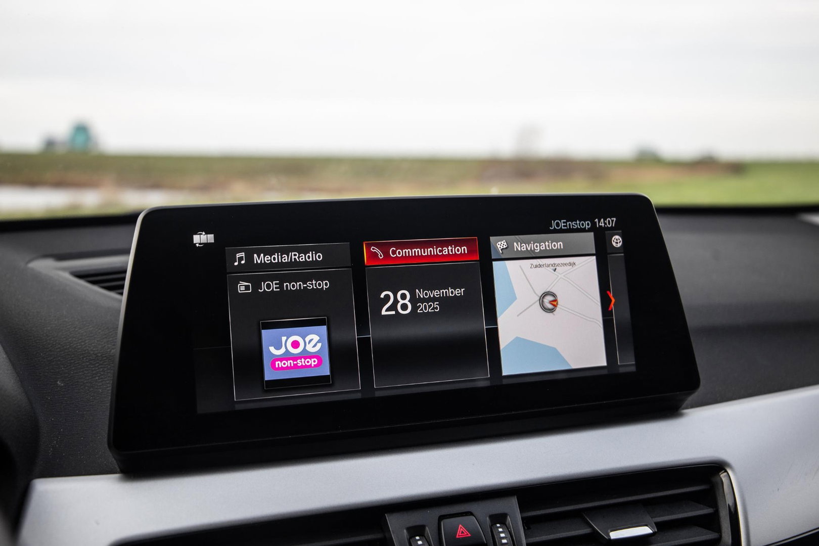 BMW X1 xDrive25e Executive X CAMERA / CARPLAY / HEAD UP DISPLAY / LEDER / LED / CRUISE CONTROLE / STOELVERWARMING