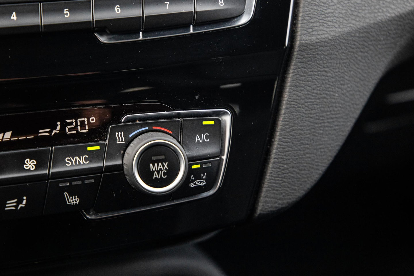 BMW X1 xDrive25e Executive X CAMERA / CARPLAY / HEAD UP DISPLAY / LEDER / LED / CRUISE CONTROLE / STOELVERWARMING