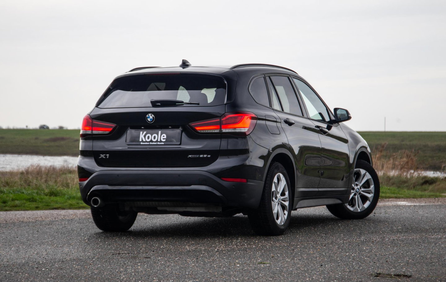 BMW X1 xDrive25e Executive X CAMERA / CARPLAY / HEAD UP DISPLAY / LEDER / LED / CRUISE CONTROLE / STOELVERWARMING