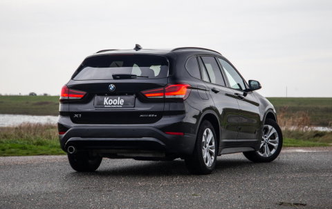 BMW X1 xDrive25e Executive X CAMERA / CARPLAY / HEAD UP DISPLAY / LEDER / LED / CRUISE CONTROLE / STOELVERWARMING