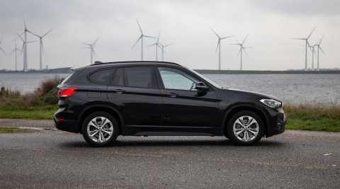 BMW X1 xDrive25e Executive X CAMERA / CARPLAY / HEAD UP DISPLAY / LEDER / LED / CRUISE CONTROLE / STOELVERWARMING