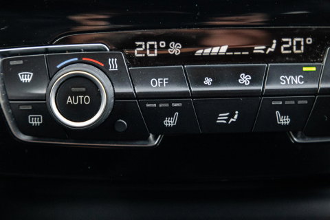 BMW X1 xDrive25e Executive X CAMERA / CARPLAY / HEAD UP DISPLAY / LEDER / LED / CRUISE CONTROLE / STOELVERWARMING