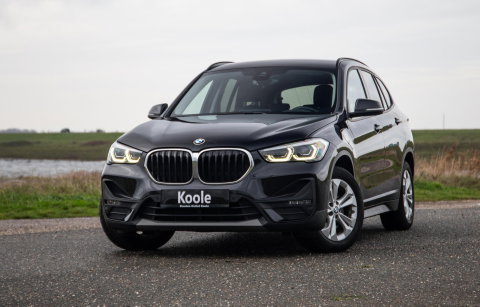 BMW X1 xDrive25e Executive X CAMERA / CARPLAY / HEAD UP DISPLAY / LEDER / LED / CRUISE CONTROLE / STOELVERWARMING