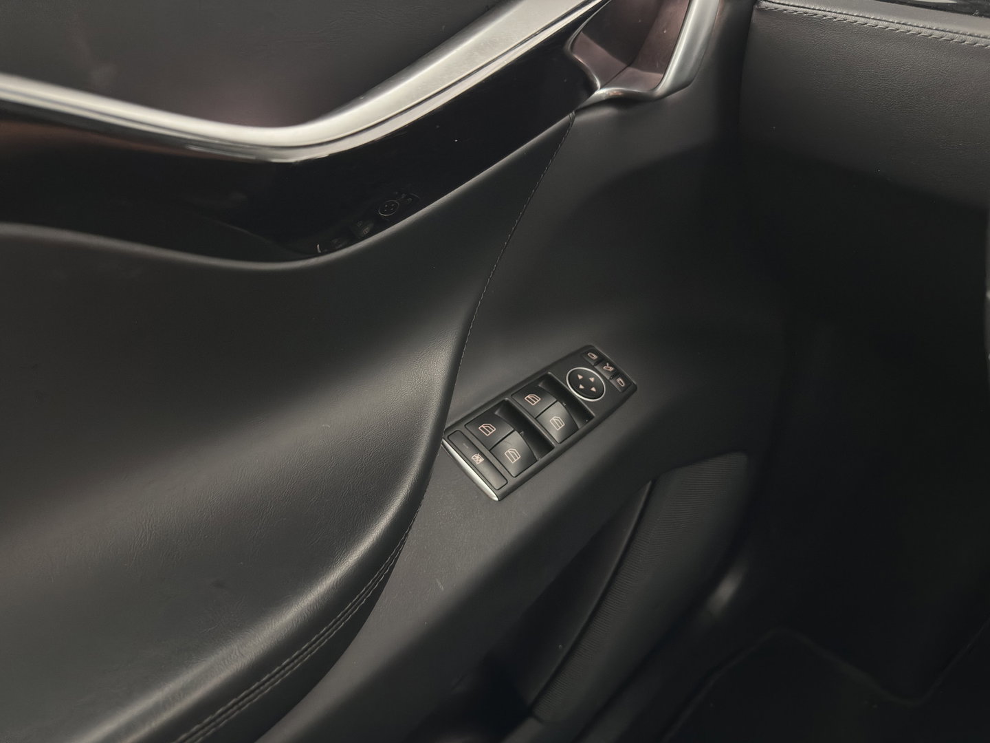 Tesla Model X 75D Base [ 7-Pers. ] [3-Fase-11kW] (INCL.BTW) Aut. *PANO-WINDOW | AUTOPILOT | LEATHER-FABRIC | NAVI-FULLMAP | FULL-LED | AIRSUSPENSION | DIGI-COCKPIT | CCS-FASTLOADER | KEYLESS | DAB+ | HEATED-SPORTSEATS | PRIVACY-GLASS | 20"A