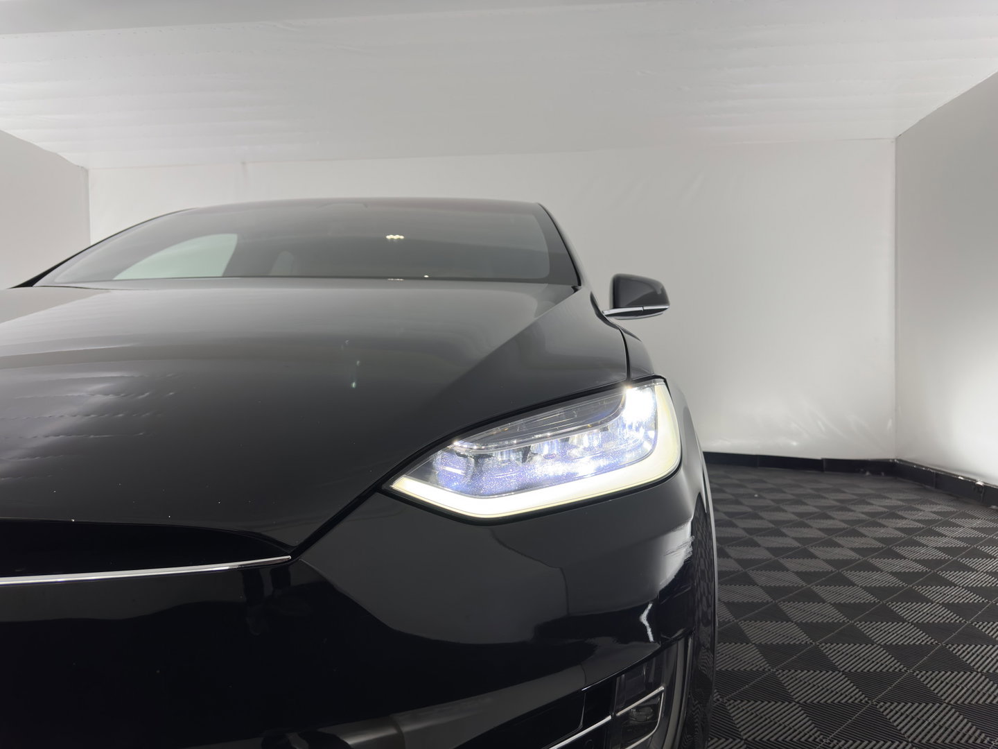 Tesla Model X 75D Base [ 7-Pers. ] [3-Fase-11kW] (INCL.BTW) Aut. *PANO-WINDOW | AUTOPILOT | LEATHER-FABRIC | NAVI-FULLMAP | FULL-LED | AIRSUSPENSION | DIGI-COCKPIT | CCS-FASTLOADER | KEYLESS | DAB+ | HEATED-SPORTSEATS | PRIVACY-GLASS | 20"A