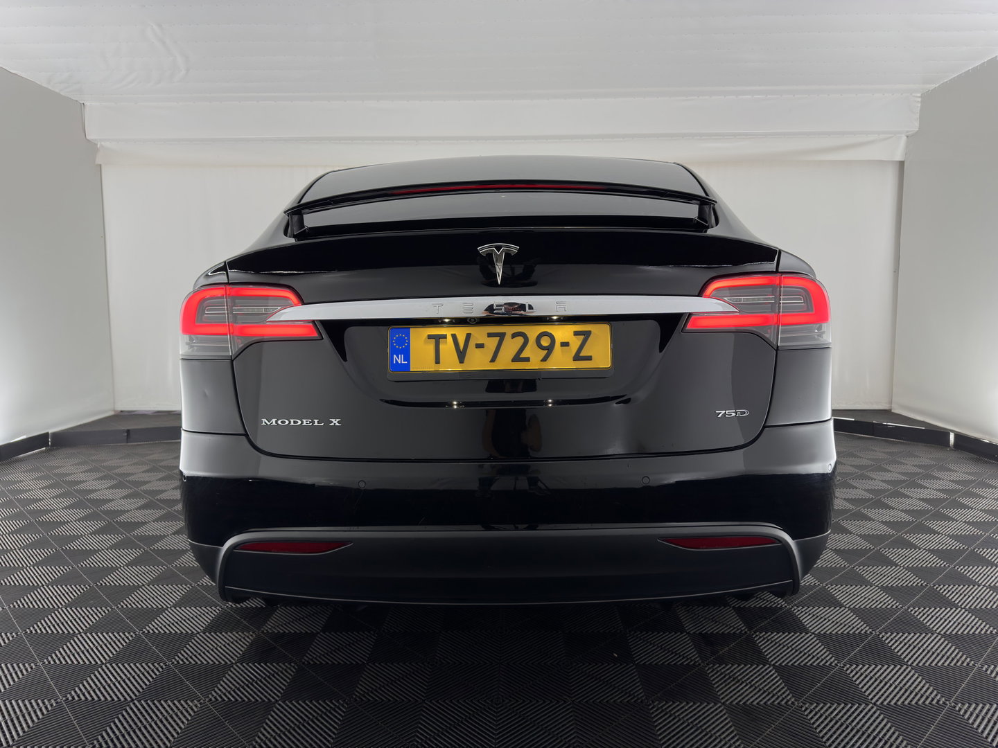 Tesla Model X 75D Base [ 7-Pers. ] [3-Fase-11kW] (INCL.BTW) Aut. *PANO-WINDOW | AUTOPILOT | LEATHER-FABRIC | NAVI-FULLMAP | FULL-LED | AIRSUSPENSION | DIGI-COCKPIT | CCS-FASTLOADER | KEYLESS | DAB+ | HEATED-SPORTSEATS | PRIVACY-GLASS | 20"A