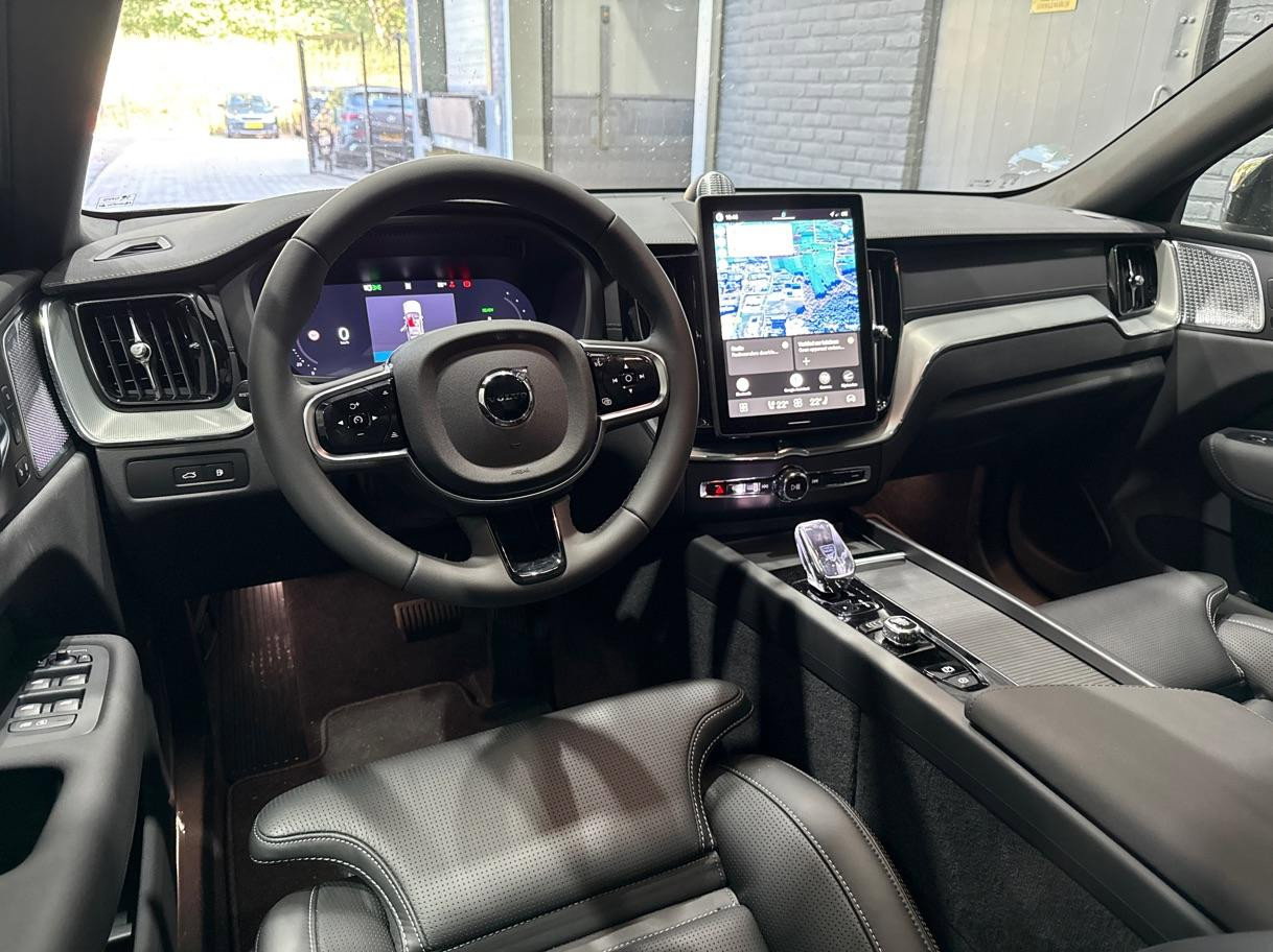 Volvo XC60 2.0 T6 Plug-in hybrid AWD Ultra Black Edition | Luchtvering | Bowers & Wilkins | Panoramadak | Head-UP | Stoelventilatie