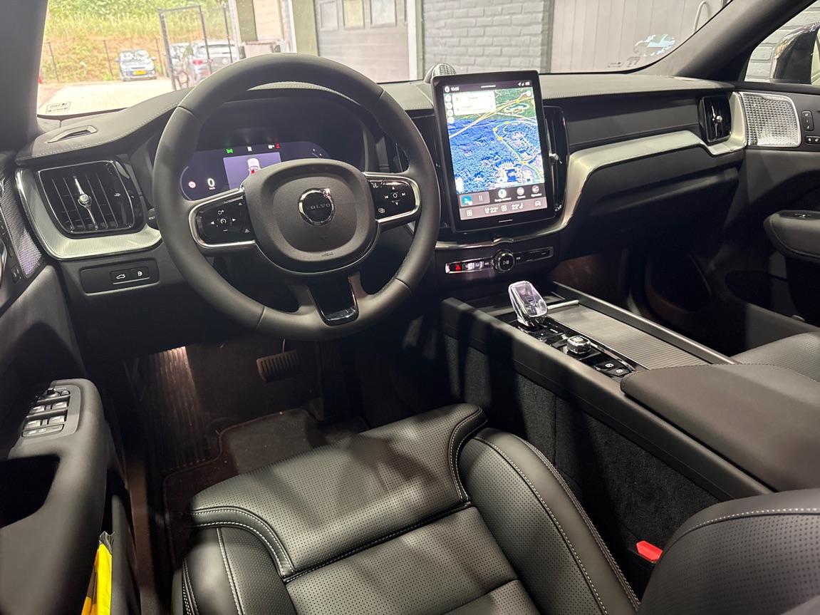 Volvo XC60 2.0 T6 Plug-in hybrid AWD Ultra Black Edition | Luchtvering | Bowers & Wilkins | Panoramadak | Head-UP | Stoelventilatie