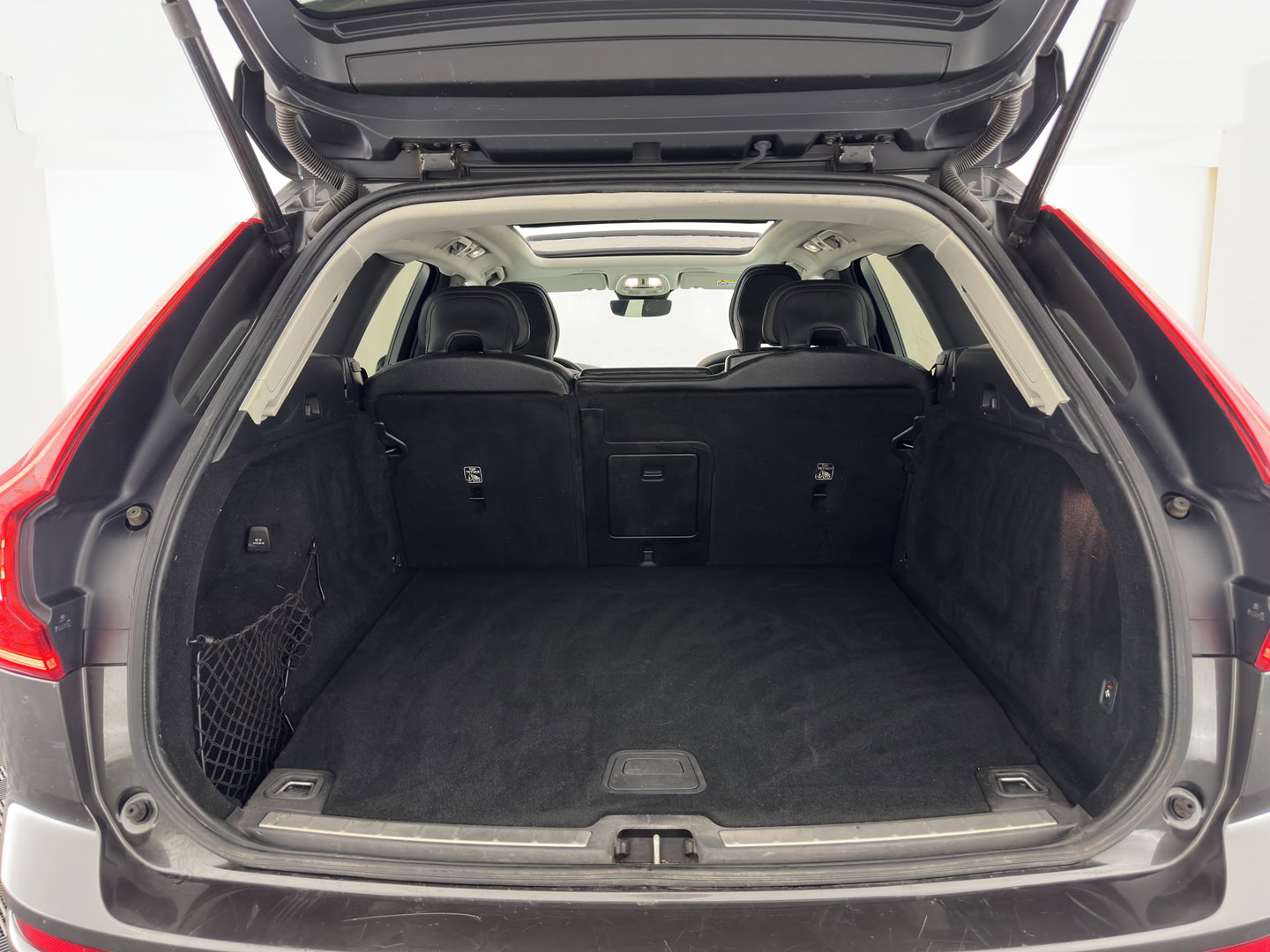 Volvo XC60 2.0 T8 Plug-in hybrid AWD Inscription (INCL.BTW) *PANO | LEATHER | FULL-LED | MEMORY-PACK | HARMAN/KARDON | CAMERA | HEATED-COMFORTSEATS | DIGI-COCKPIT | NAVI-FULLMAP | PRIVACY-GLASS | ECC | PDC | CRUISE | 19''ALU | TOWBAR*