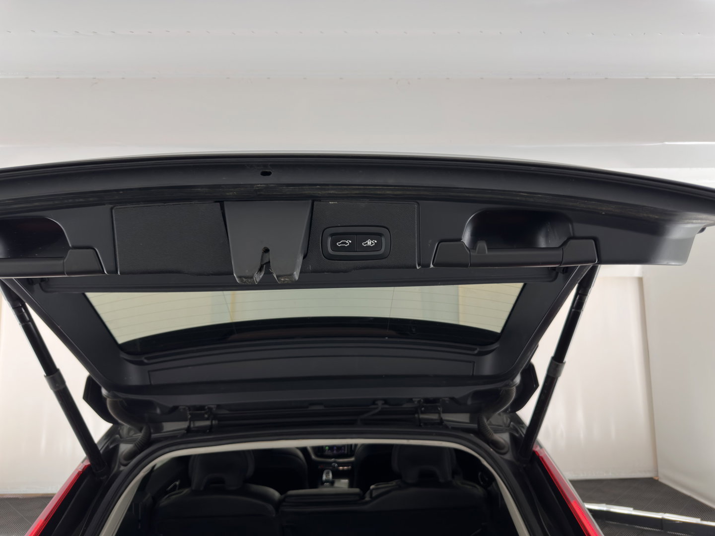 Volvo XC60 2.0 T8 Plug-in hybrid AWD Inscription (INCL.BTW) *PANO | LEATHER | FULL-LED | MEMORY-PACK | HARMAN/KARDON | CAMERA | HEATED-COMFORTSEATS | DIGI-COCKPIT | NAVI-FULLMAP | PRIVACY-GLASS | ECC | PDC | CRUISE | 19''ALU | TOWBAR*