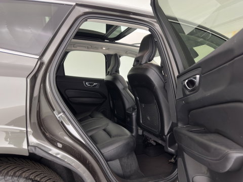 Volvo XC60 2.0 T8 Plug-in hybrid AWD Inscription (INCL.BTW) *PANO | LEATHER | FULL-LED | MEMORY-PACK | HARMAN/KARDON | CAMERA | HEATED-COMFORTSEATS | DIGI-COCKPIT | NAVI-FULLMAP | PRIVACY-GLASS | ECC | PDC | CRUISE | 19''ALU | TOWBAR*