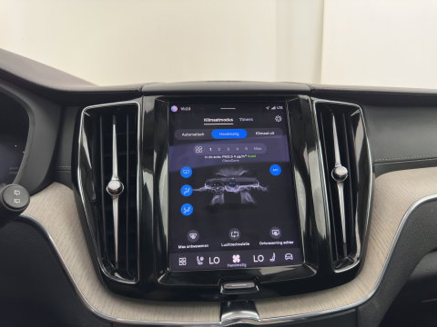 Volvo XC60 2.0 T8 Plug-in hybrid AWD Inscription (INCL.BTW) *PANO | LEATHER | FULL-LED | MEMORY-PACK | HARMAN/KARDON | CAMERA | HEATED-COMFORTSEATS | DIGI-COCKPIT | NAVI-FULLMAP | PRIVACY-GLASS | ECC | PDC | CRUISE | 19''ALU | TOWBAR*
