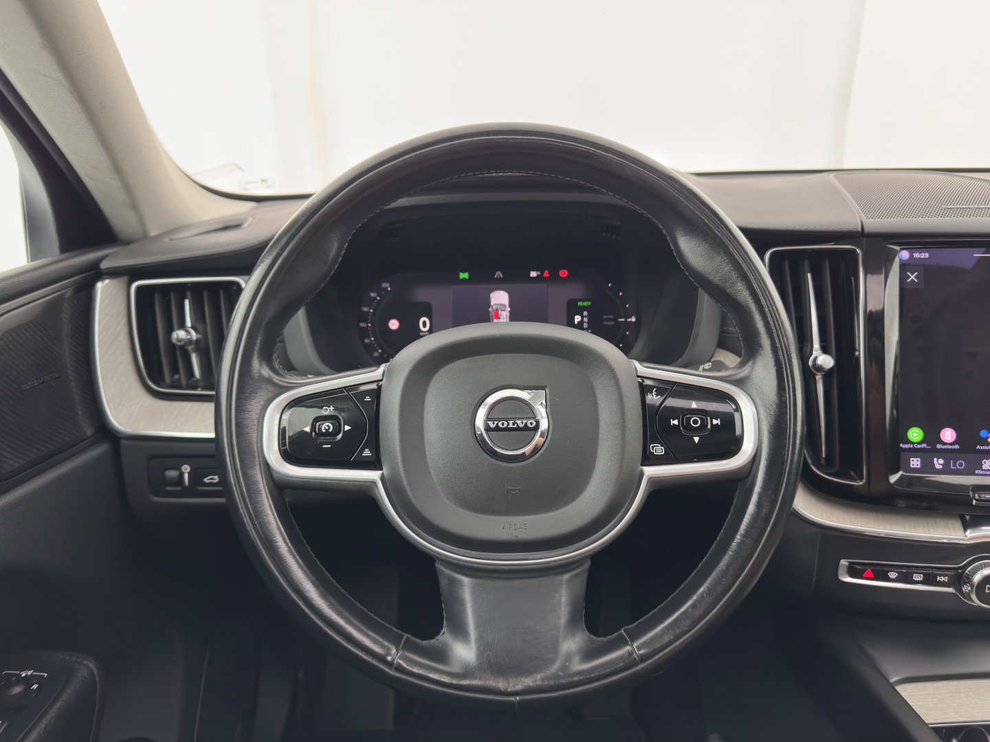 Volvo XC60 2.0 T8 Plug-in hybrid AWD Inscription (INCL.BTW) *PANO | LEATHER | FULL-LED | MEMORY-PACK | HARMAN/KARDON | CAMERA | HEATED-COMFORTSEATS | DIGI-COCKPIT | NAVI-FULLMAP | PRIVACY-GLASS | ECC | PDC | CRUISE | 19''ALU | TOWBAR*